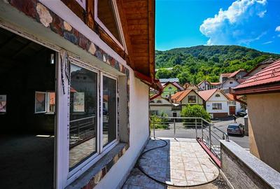 Apartament cu 6 camere decomandat în Schei - 6