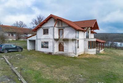 Casă cu 5 camere cu Teren 1553 Mp în Silagiu - 8