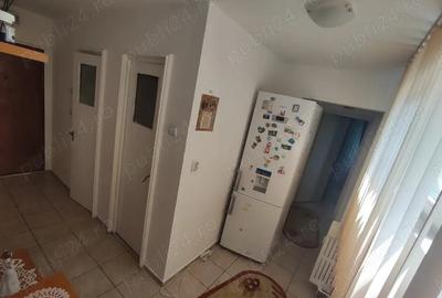 Apartament 2 camere decomandat sector 4 - 4