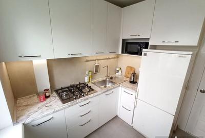 Garsonieră decomandată în Titan