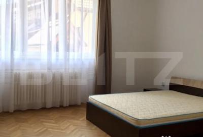 Apartament cu 3 camere semidecomandat în Central - 2