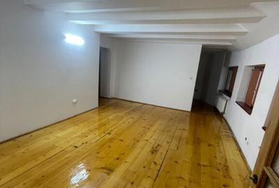 Urgent! 22 Decembrie, apartament la casa ,4 camere, parter - 7