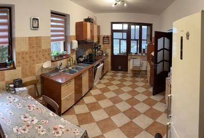 Casă cu 4 camere cu Teren 8807 Mp în Girov - 1