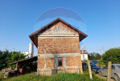Casa 5 camere, teren 4748 m2  de vanzare - Varadia de Mures - 2