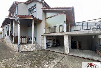 Casă individuală cu 5 camere cu Canalizare în Central - 1