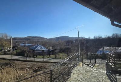 Casă cu 3 camere cu Teren 1890 Mp în Central - 2