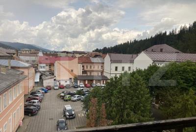 Spațiu comercial, de 1,400 mp, în Central - 3