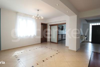Casă cu 5 camere cu Teren 290 Mp în Central - 9