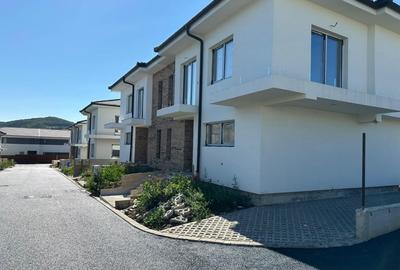 Duplex 100 mp utili, teren 200mp, ansamblu privat, Floresti
