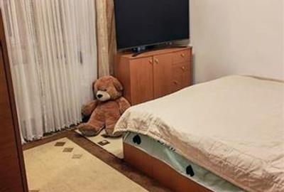 Apartament cu 4 camere semidecomandat în Teiul Doamnei