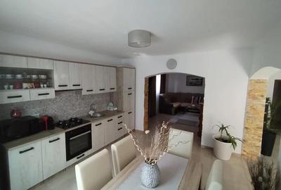 Casă cu 5 camere în Petroasa Mare - 9
