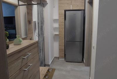 Garsonieră decomandată în Roșu