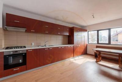 Casă cu 7 camere cu Teren 4563 Mp în Central - 10