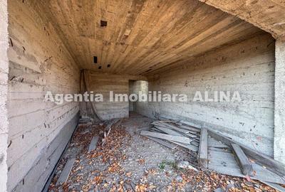 Casă cu 5 camere în Sântuhalm