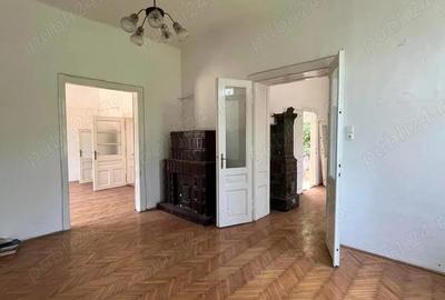 Casa cu 10 camere, 7 bai, ultracentral , Republicii , Oradea. - 1