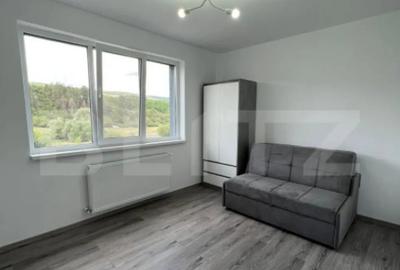 Apartament cu 3 camere semidecomandat, mobilat în Florești - 1