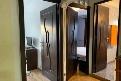 Apartament cu 3 camere decomandat în Vitan