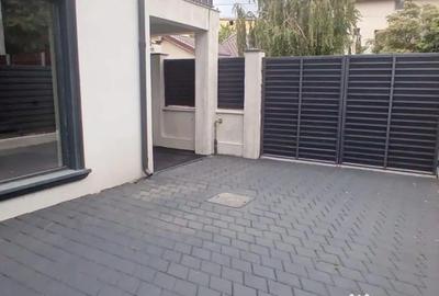 Casă cu 7 camere cu Teren 249 Mp în Colentina