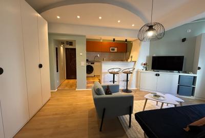 Apartament cu 2 camere semidecomandat, mobilat în P-ța Universității - 10