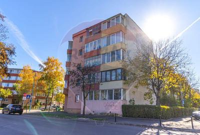 Apartament 2 camere/ 2 balcoane/de renovat- zona Tractorul! - 1