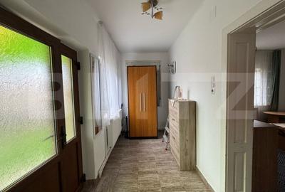Casa de vanzare, cu 3 camere, 120 mp, 1080 mp teren, zona Simeria