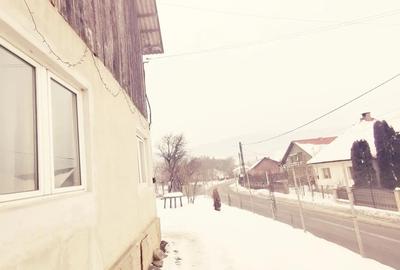 Casă cu Teren 1592 Mp în Sărățel - 3