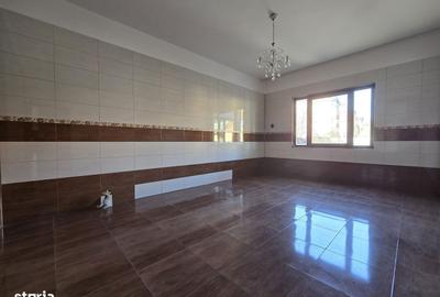 Casă cu 4 camere în Central - 2