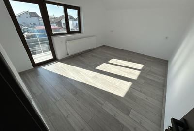 Casă cu 4 camere cu Canalizare în Geamăna - 2