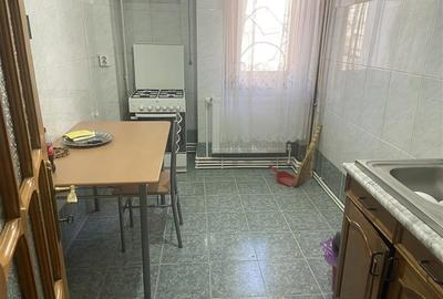 Apartament 3 camere , zona ultracentrala-Primaria Focsani ,etaj 2/8 ,decomandat - 2