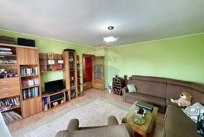 Apartament cu 3 camere decomandat, mobilat în Est