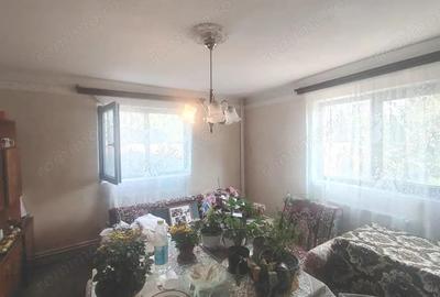 Casa spa?ioasa + teren 4800 mp, deschidere la 2 strazi ideal locuit/investi?ie - 4