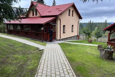Casă cu 4 camere în Poiana Stampei
