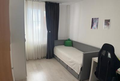 Apartament cu 4 camere în Apărătorii Patriei