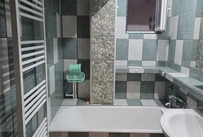 Apartament cu 2 camere decomandat în Micro 20