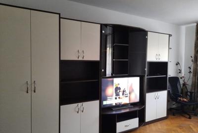 Apartament cu 3 camere decomandat în Iosia
