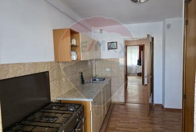 Apartament cu 3 camere de vanzare, str Bucovinei- zona Mioritei - 8