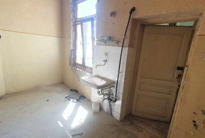 Apartament cu 5 camere semidecomandat în Central - 3