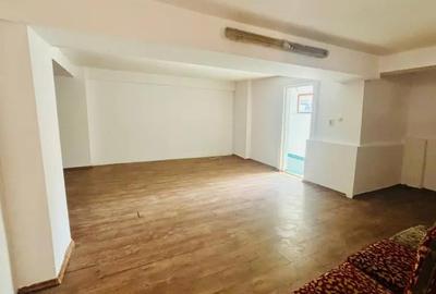 Casă cu 5 camere cu Canalizare în Central - 6