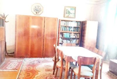 Casă cu 5 camere cu Teren 3463 Mp în Pilu - 1