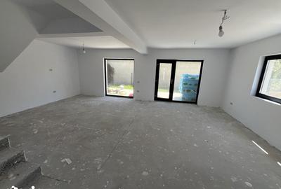 Casă cu 4 camere cu Teren 375 Mp în Ștefănești - 2