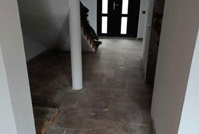 Casă cu 4 camere în Central - 2