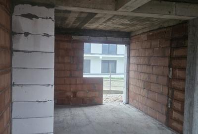 Duplex cu 4 camere cu Canalizare în Ipotești - 18