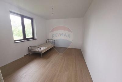Casă individuală cu 4 camere cu Teren 6110 Mp în Girov - 6