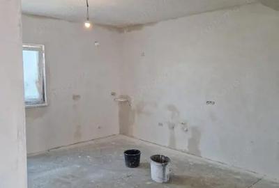 Casă cu Teren 400 Mp în Central