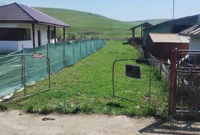 Teren de 580 mp, în Dezmir