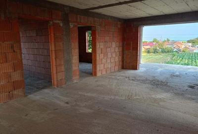 Casă cu 4 camere cu Teren 1200 Mp în Corabia - 1