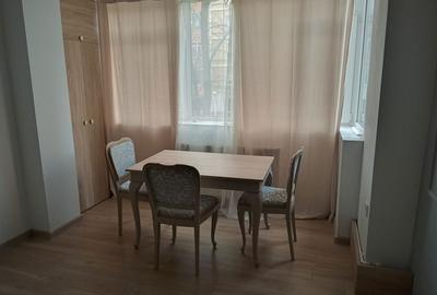 Apartament cu 3 camere semidecomandat în Galați - 1