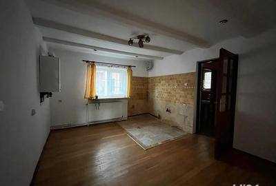 Apartament decomandat de 3 camere la curte in vila DE VANZARE - Direct Proprietar. Zona Traian Apartament decomandat de 3 camere la curte in vila DE VANZARE - Direct Proprietar. Zona Traian - 4