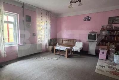 Casă cu 3 camere cu Teren 233 Mp în Rădăuți - 1