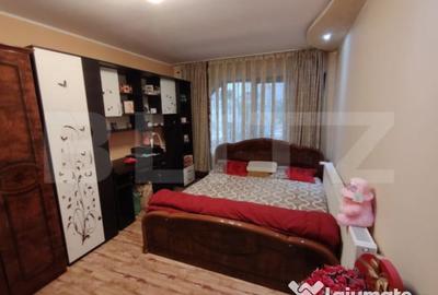 Casă cu 4 camere cu Teren 980 Mp în Craiovița Nouă - 9